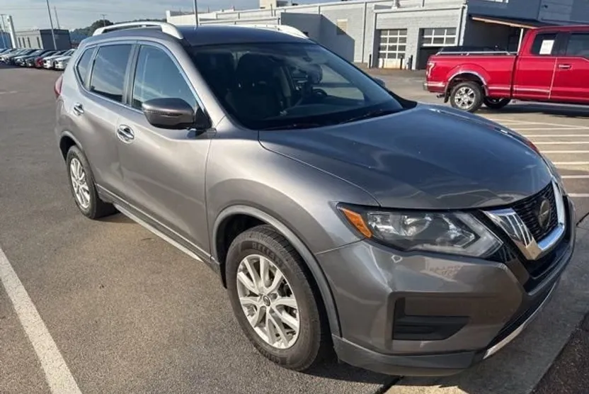 2019 Nissan Rogue SV photo 1