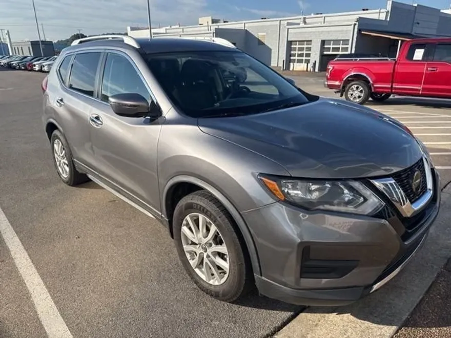 2019 Nissan Rogue SV photo 1