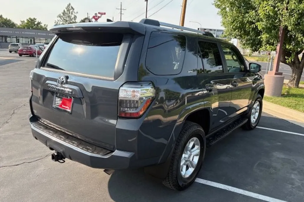 2024 Toyota 4Runner SR5 Premium photo 1