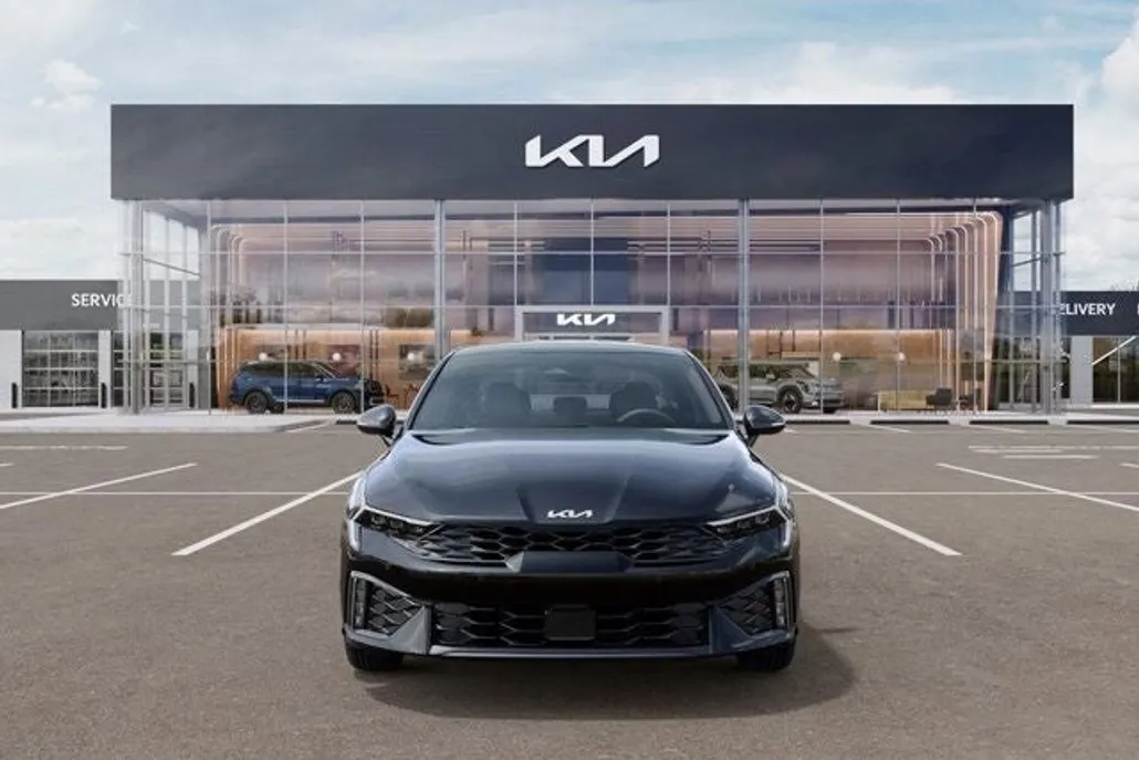 2025 Kia K5 GT-Line photo 1