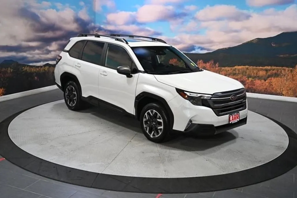 2025 Subaru Forester Premium photo 1