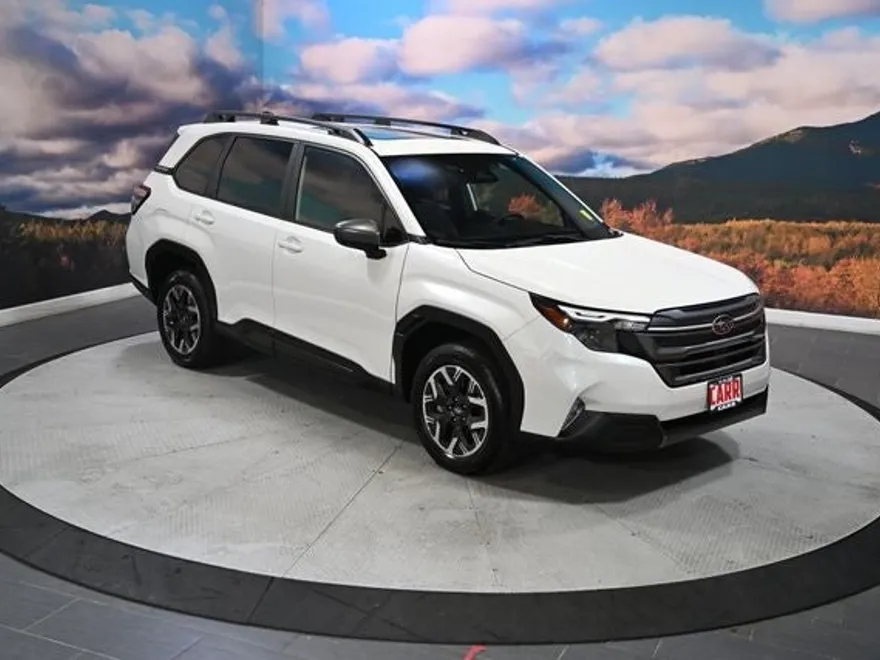 2025 Subaru Forester Premium photo 1