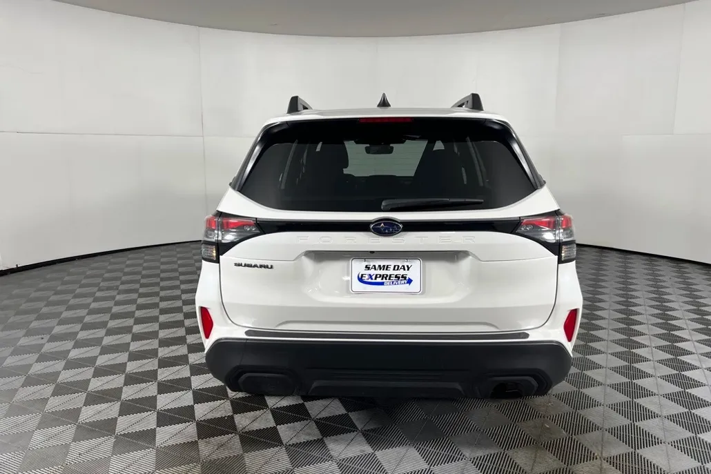 2025 Subaru Forester Premium Base photo 1