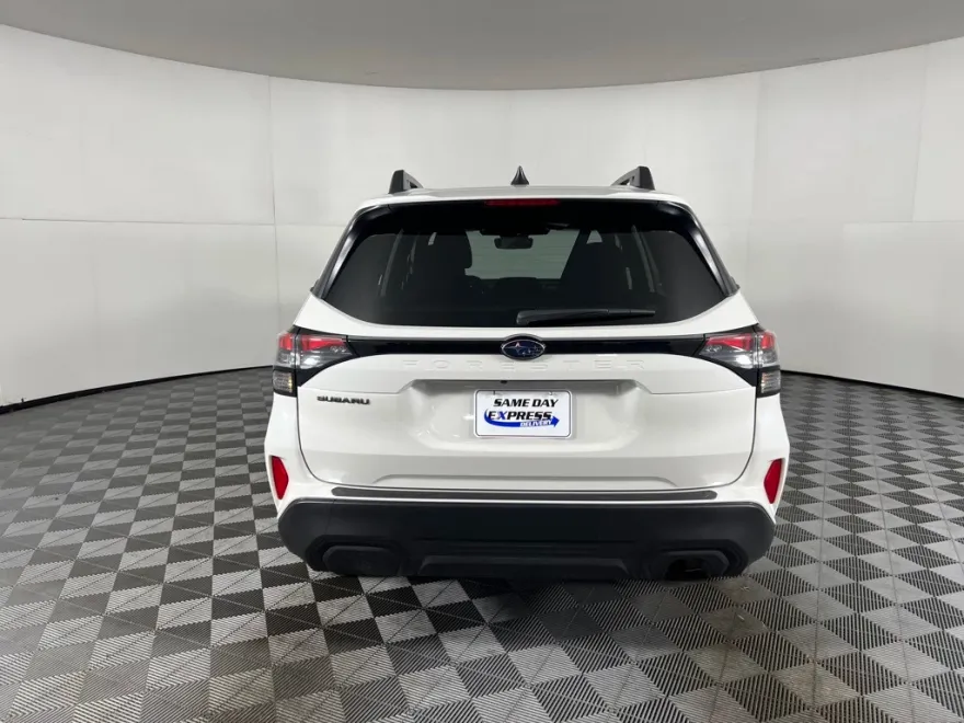 2025 Subaru Forester Premium Base photo 1