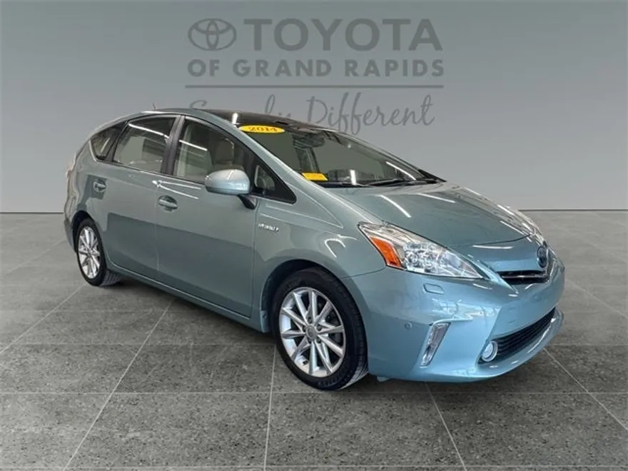 2014 Toyota Prius V Five photo 1