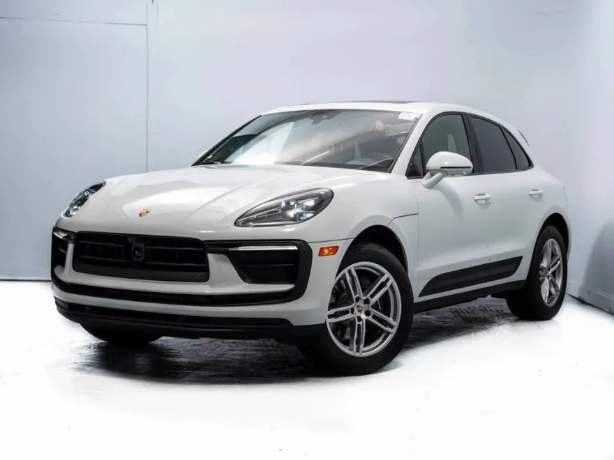 2025 Porsche Macan T photo 1