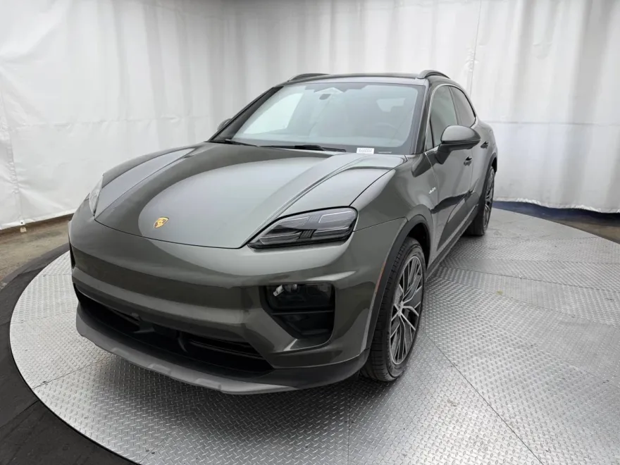 2025 Porsche Macan Electric photo 1