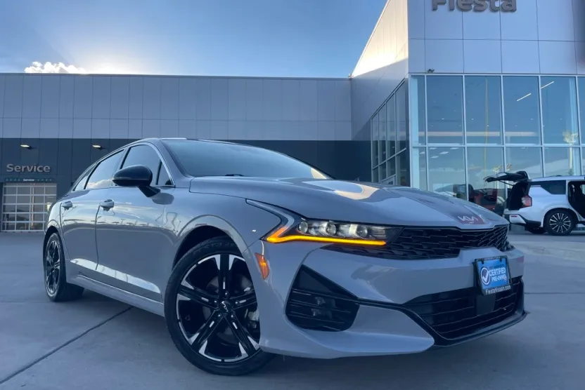 2024 Kia K5 GT-Line photo 1