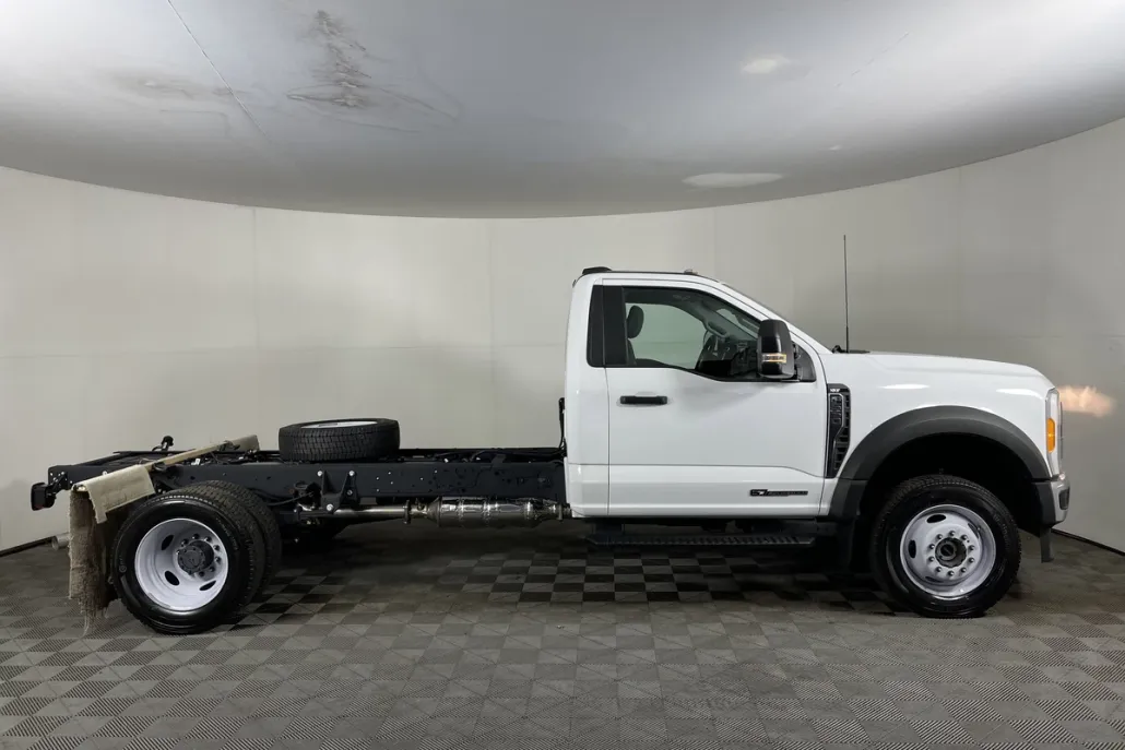 2023 Ford F-550 XLT photo 1