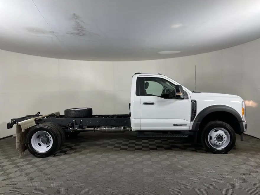 2023 Ford F-550 XLT photo 1