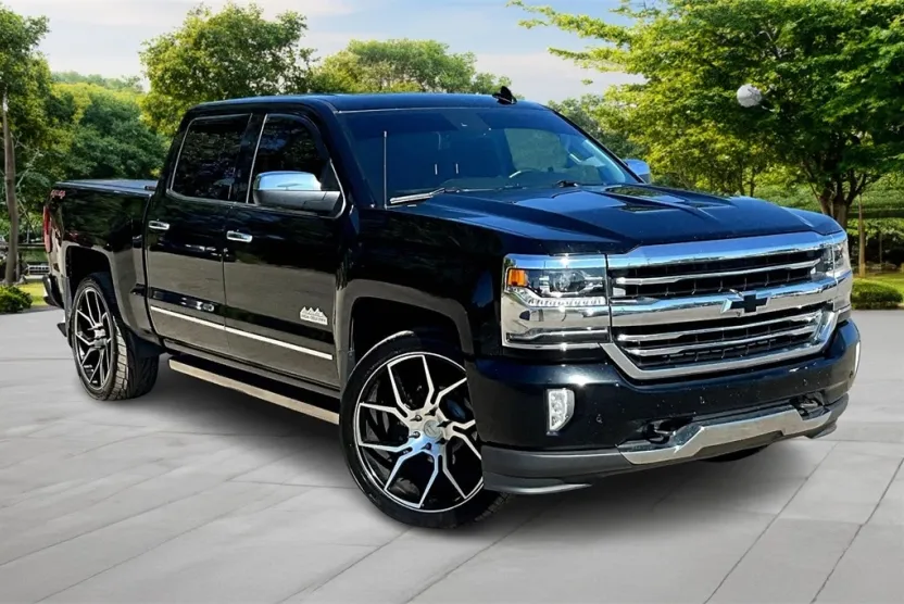2017 Chevrolet Silverado 1500 High Country photo 1