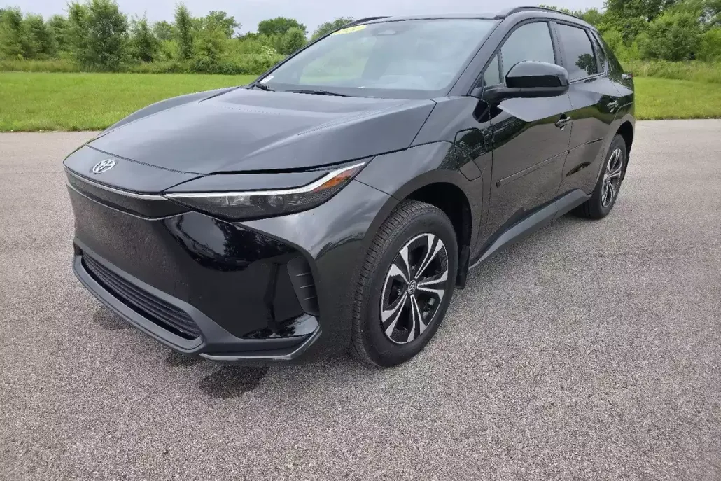 2024 Toyota bZ4X XLE photo 1