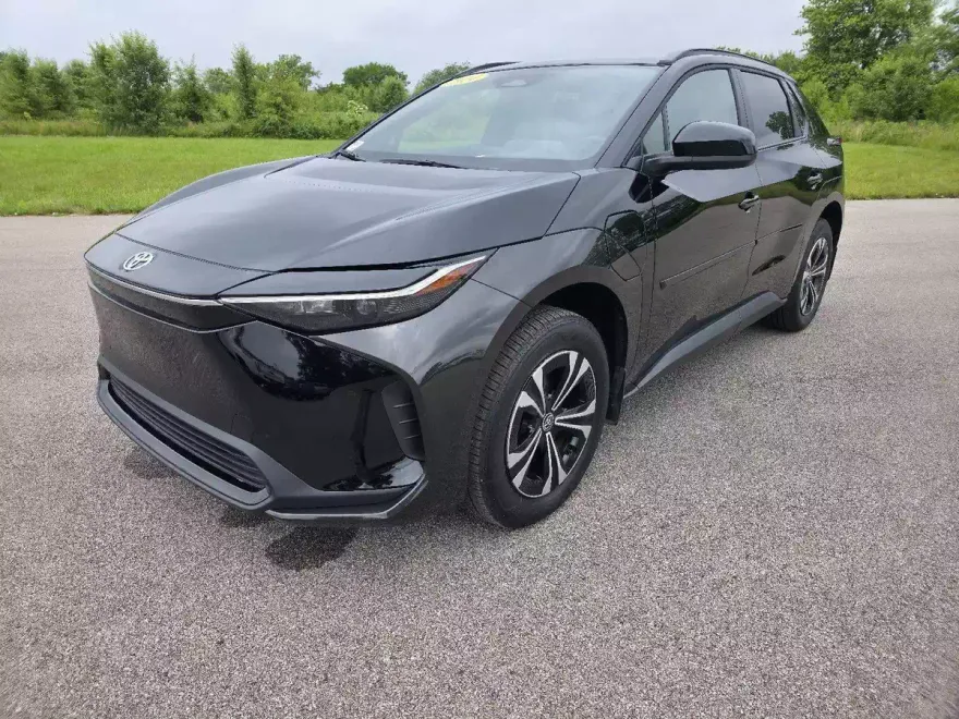2024 Toyota bZ4X XLE photo 1