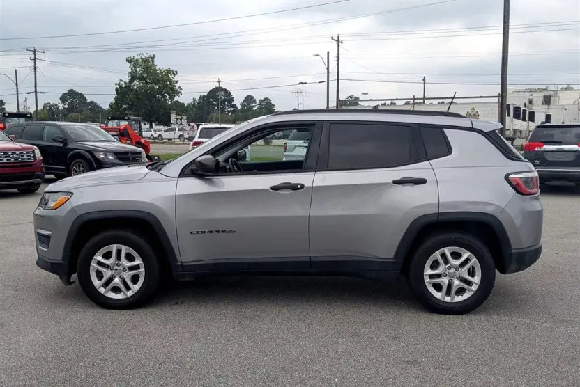 2018 Jeep Compass Sport photo 1