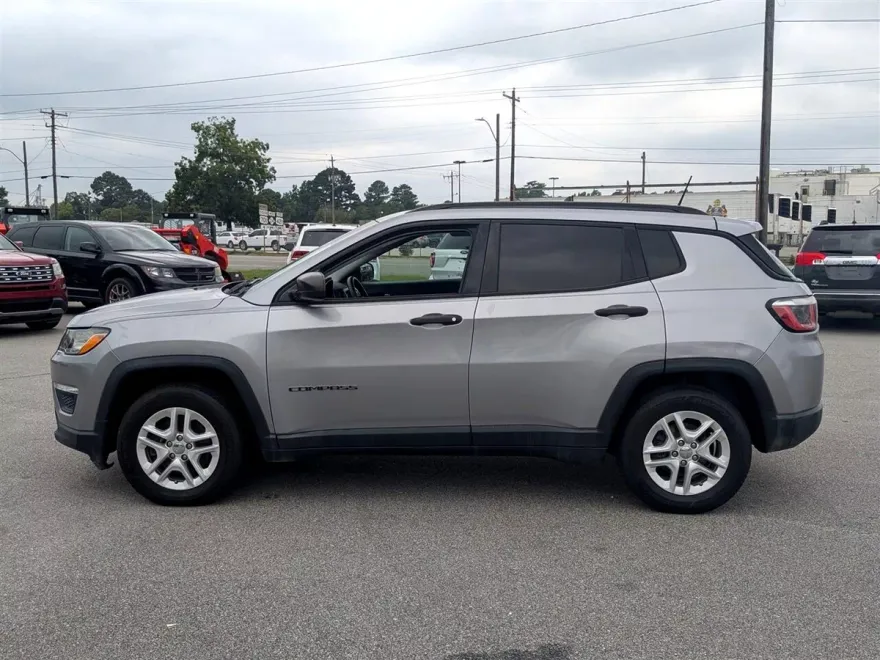 2018 Jeep Compass Sport photo 1