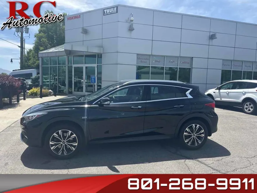 2018 Infiniti QX30 Premium photo 1