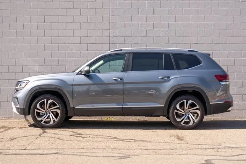 2023 Volkswagen Atlas SEL photo 1