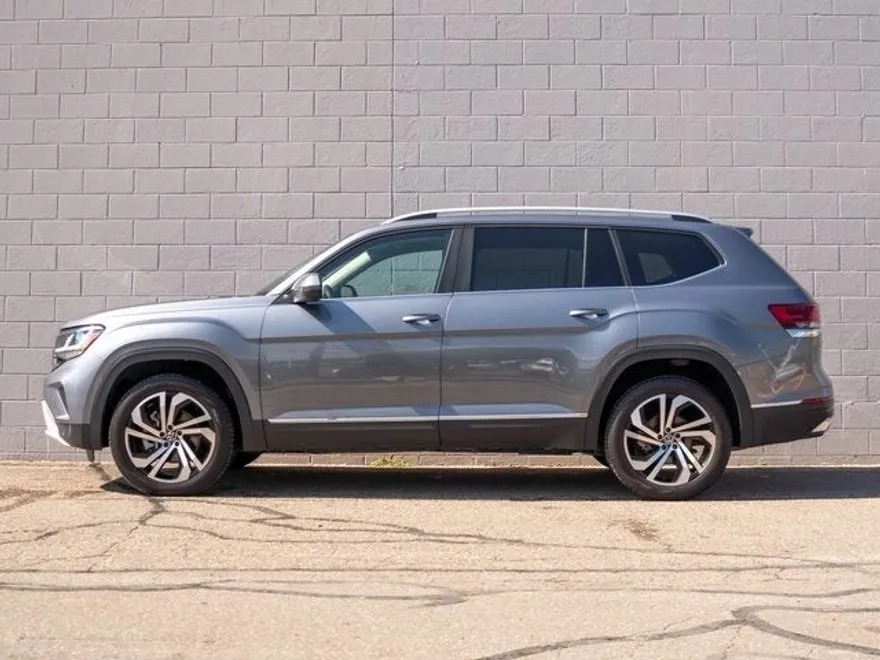 2023 Volkswagen Atlas SEL photo 1