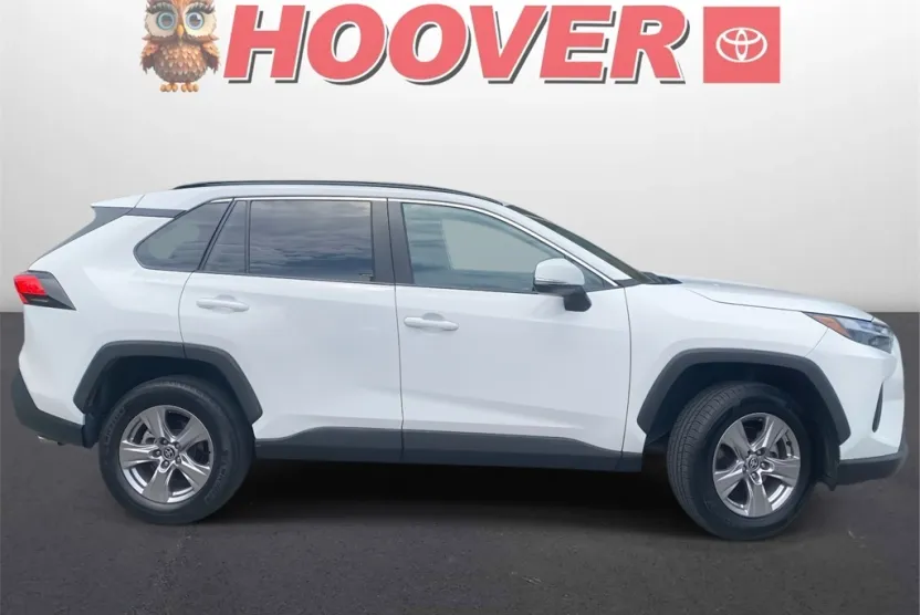 2023 Toyota RAV4 XLE photo 1