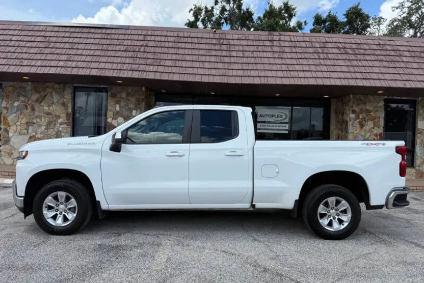 2021 Chevrolet Silverado 1500 LT photo 1