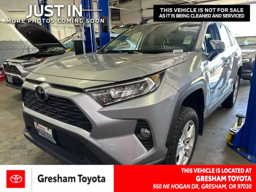 2020 Toyota RAV4 XLE photo 1