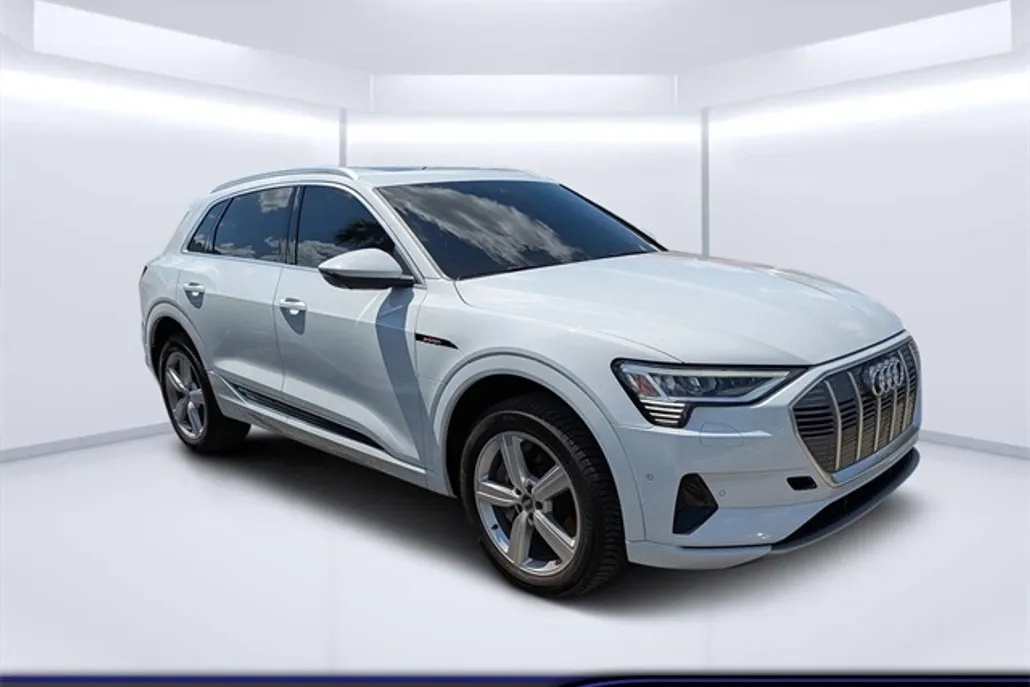 2019 Audi e-tron Prestige photo 1