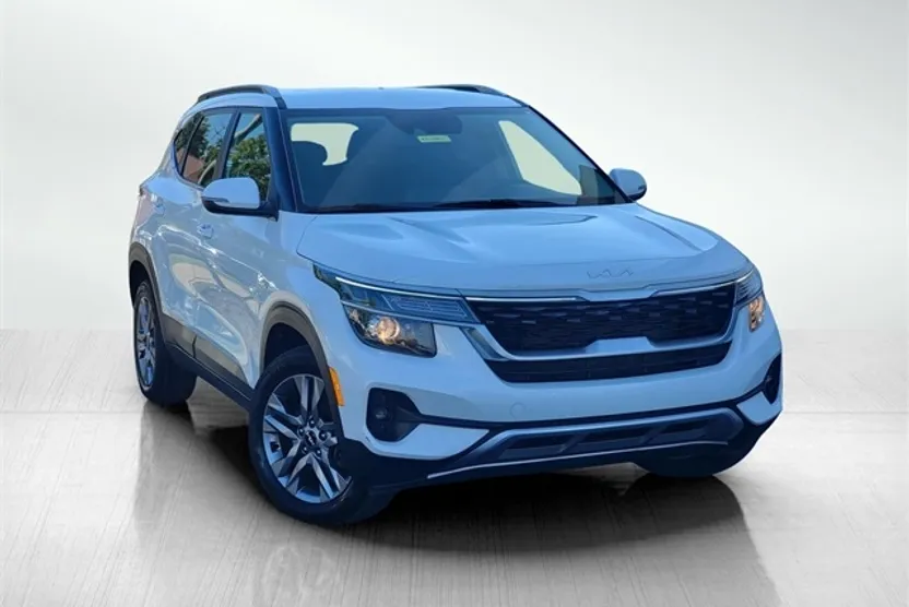2023 Kia Seltos S photo 1