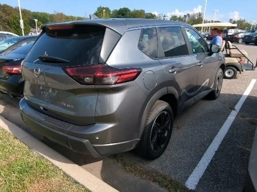 2024 Nissan Rogue SV photo 1