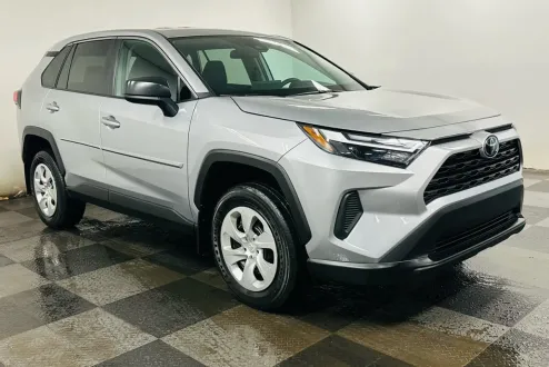 2023 Toyota RAV4 LE photo 3
