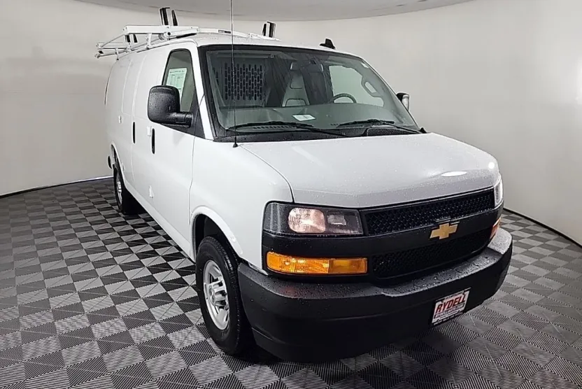 2025 Chevrolet Express Cargo 3500 photo 1