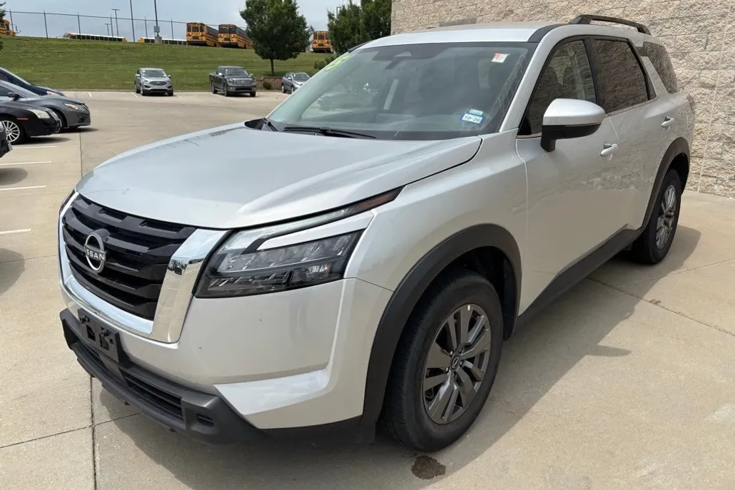 2025 Nissan Pathfinder SV photo 1