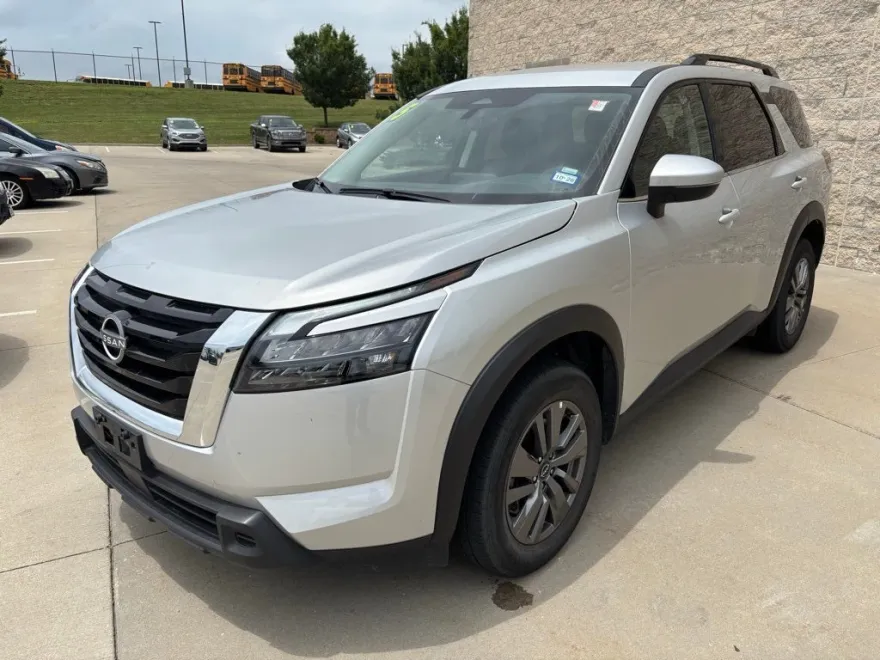 2025 Nissan Pathfinder SV photo 1