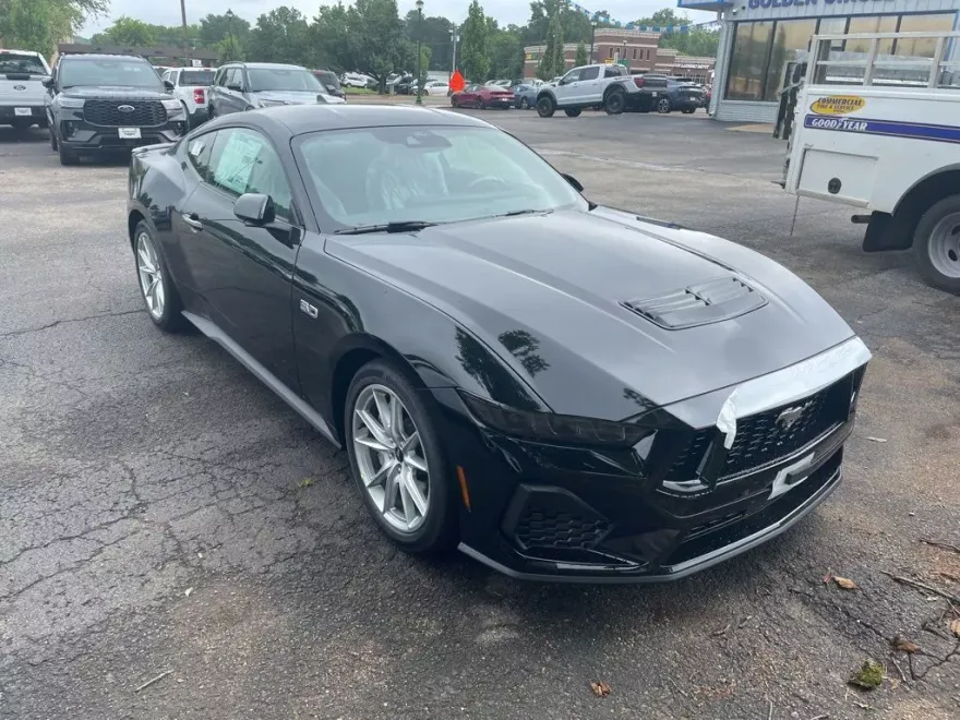 2025 Ford Mustang GT Premium photo 1