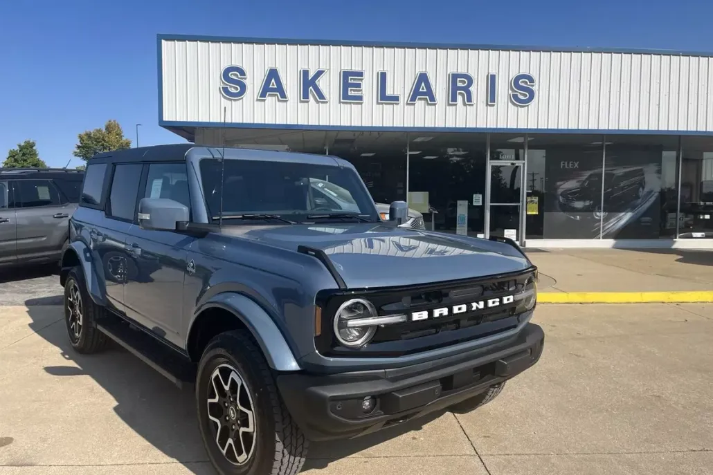 2024 Ford Bronco Outer Banks photo 1
