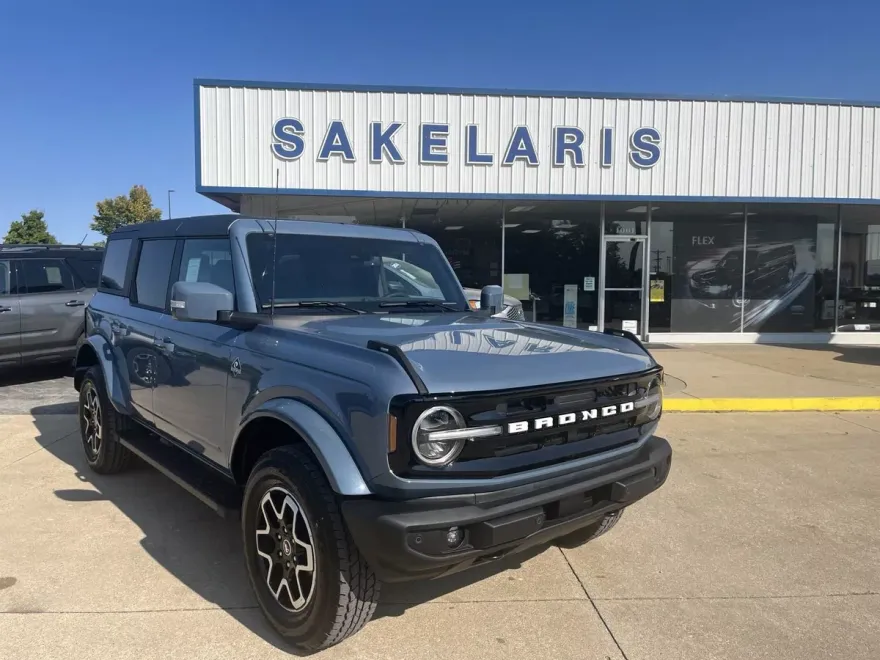 2024 Ford Bronco Outer Banks photo 1