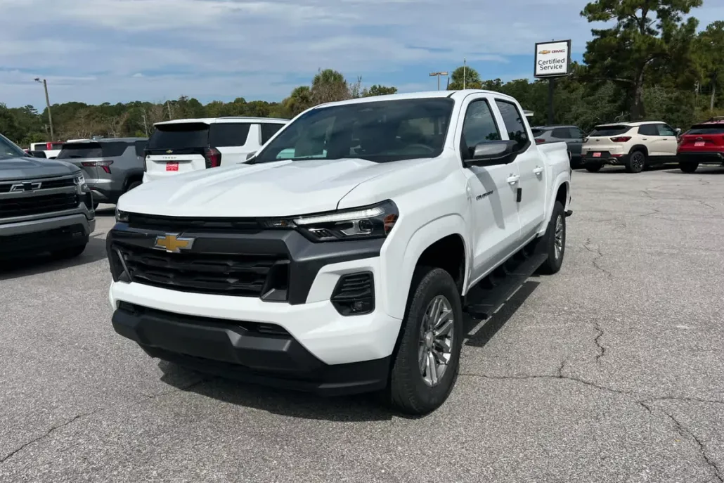 2026 Chevrolet Colorado LT photo 1