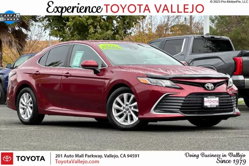 2021 Toyota Camry LE photo 1