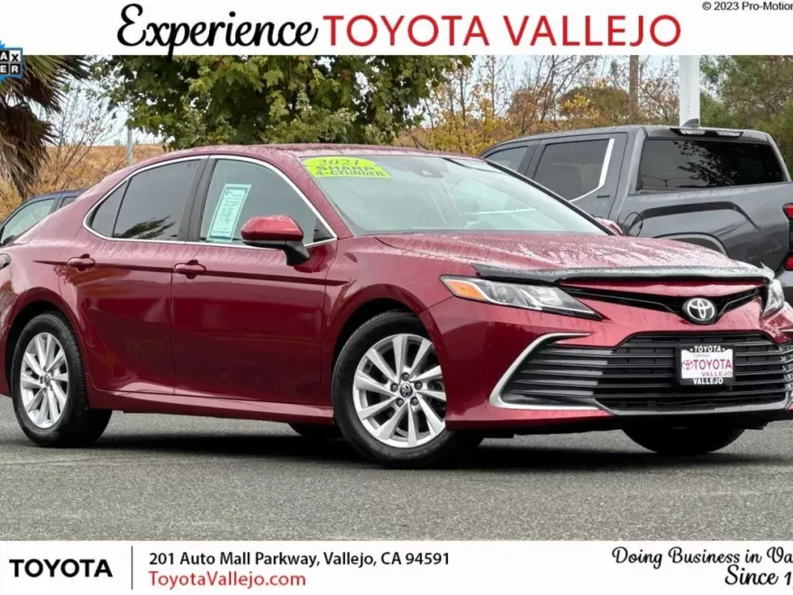 2021 Toyota Camry LE photo 1