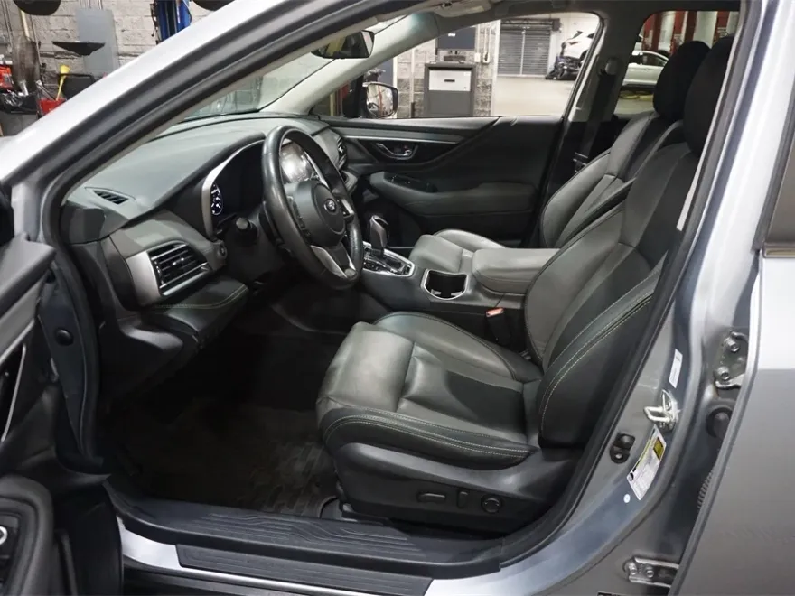 2020 Subaru Outback Onyx Edition XT photo 1