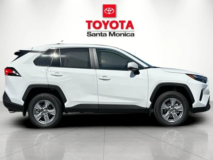 2025 Toyota RAV4 XLE photo 1
