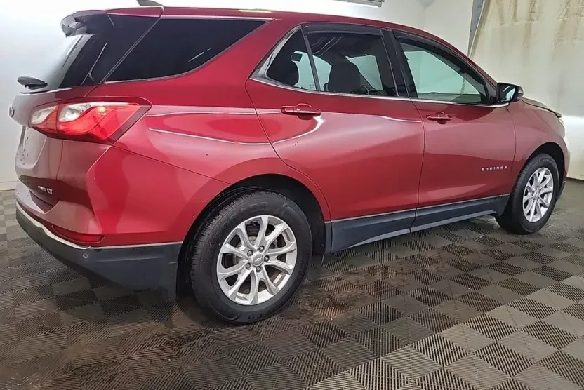 2018 Chevrolet Equinox LT photo 1