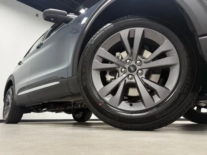 2025 Ford Explorer Platinum photo 1