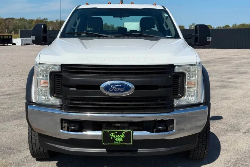 2017 Ford F-550 XL photo 1