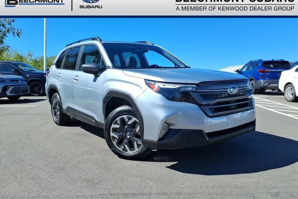 2025 Subaru Forester Premium photo 1