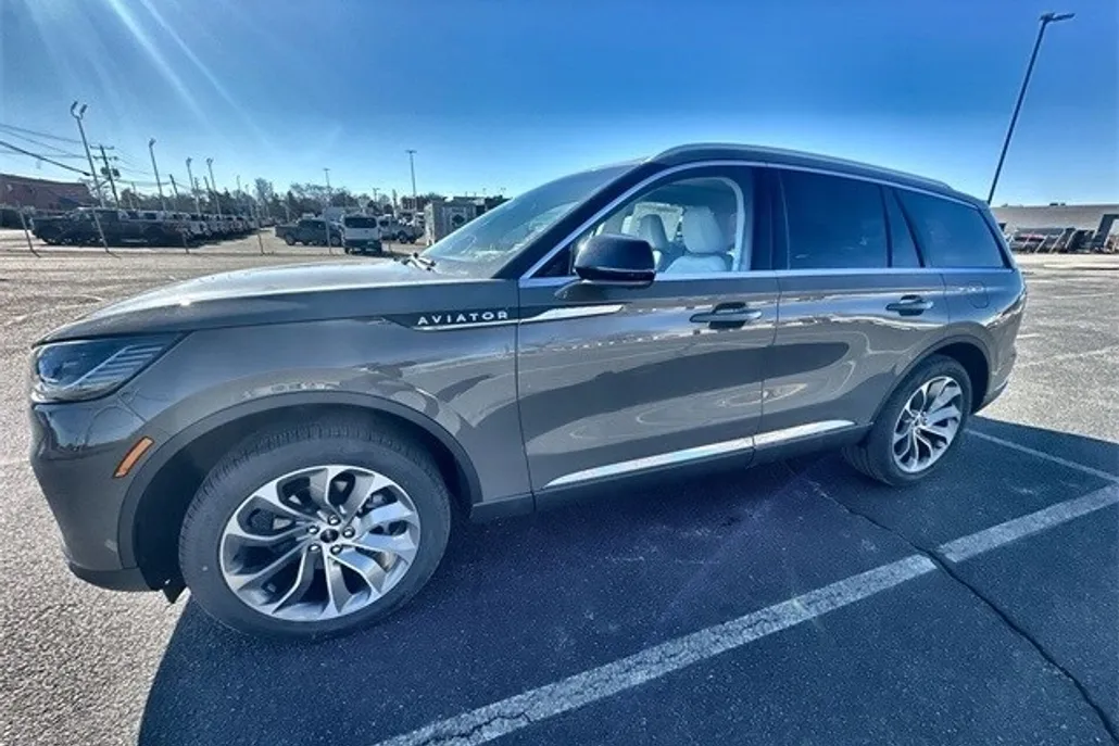 2025 Lincoln Aviator Reserve photo 1