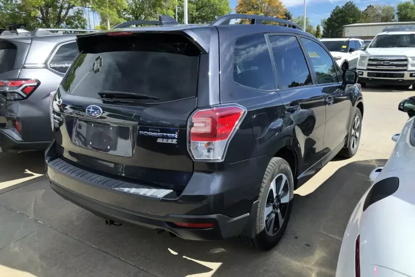 2017 Subaru Forester 2.5i Premium photo 1