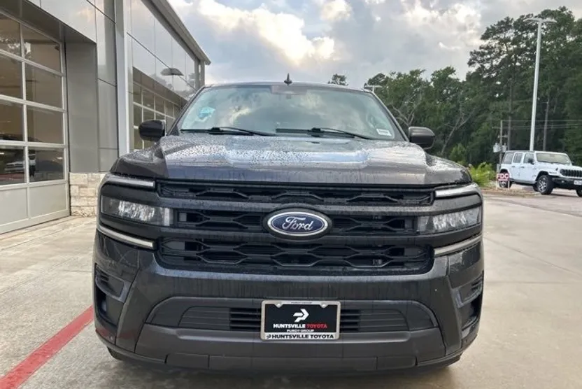 2024 Ford Expedition XLT photo 1