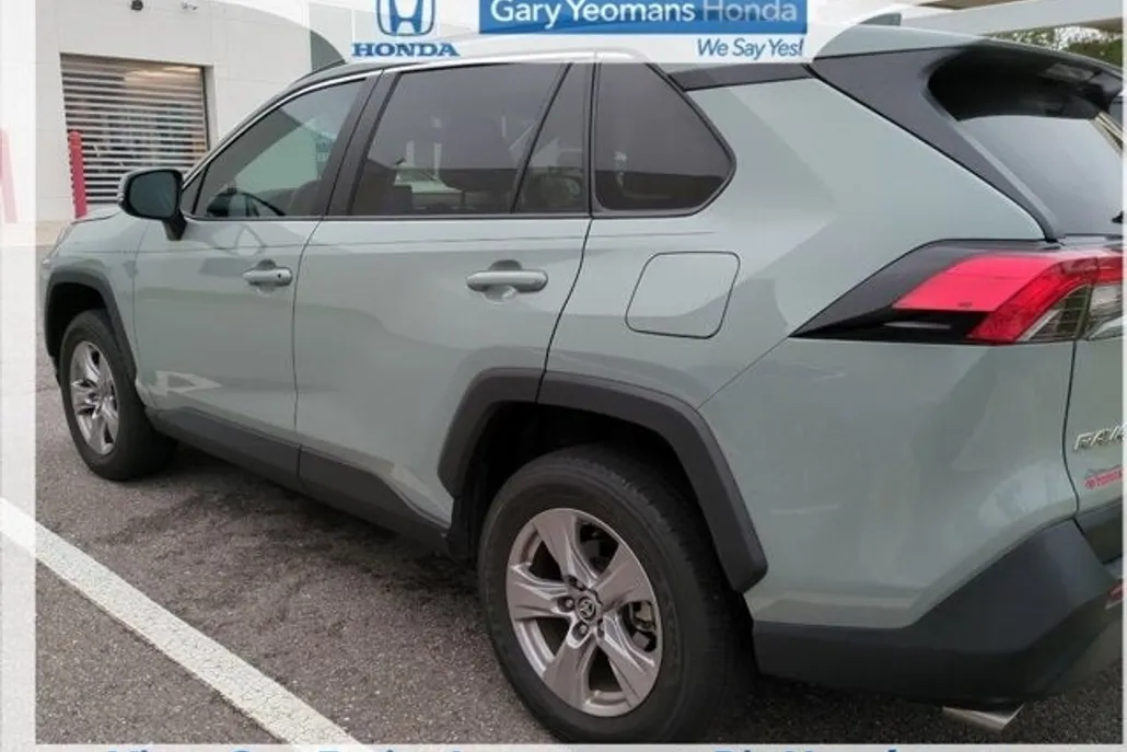2023 Toyota RAV4 XLE photo 1