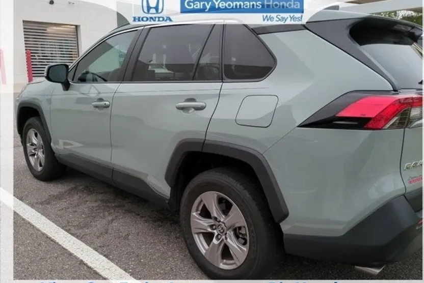 2023 Toyota RAV4 XLE photo 1