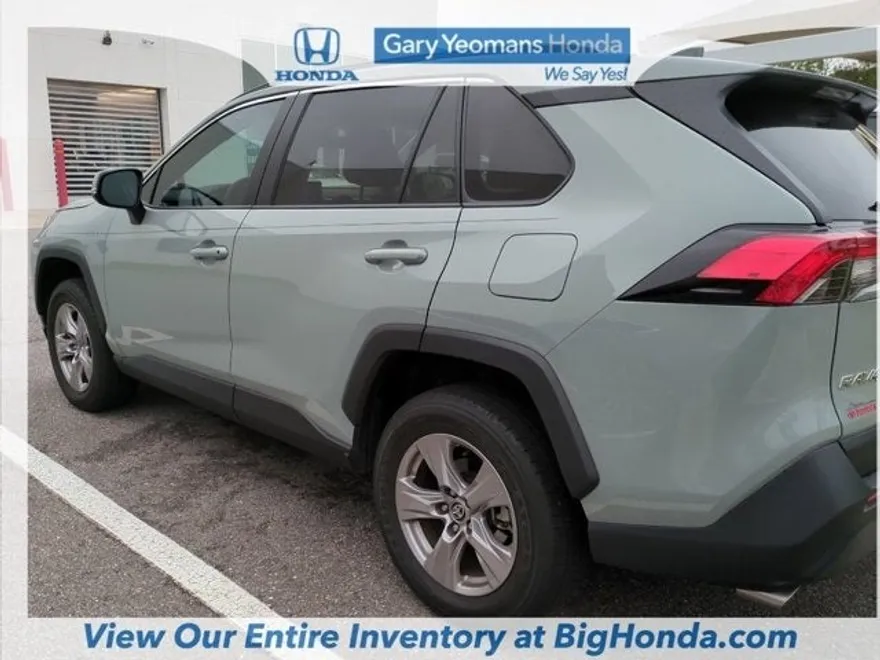 2023 Toyota RAV4 XLE photo 1